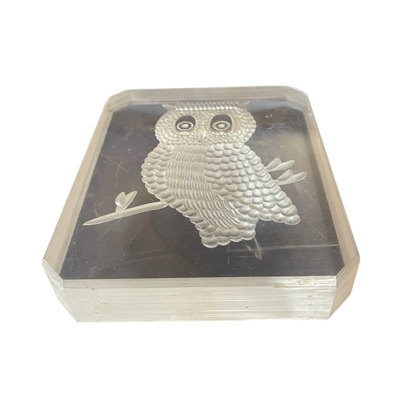 Fun Vintage Carved Lucite Owl Paperweight - Picture 5 of 6